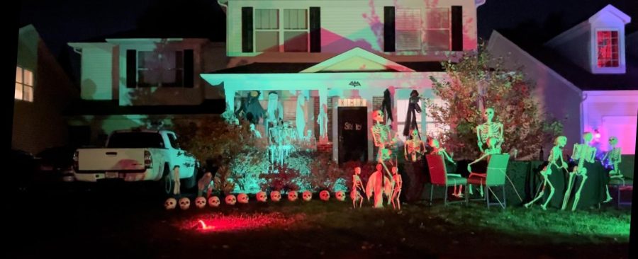 Eerie+decorations+demonstrate+the+creativity+of+St.+Charles+residents+during+the+Ghoulish+%0AHomes+Tour.+