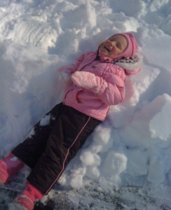Senior Ellen Jahoda's first time in the snow. Photo by Elizabeth Jahoda.