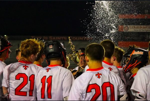 St. Charles East boys’ lacrosse team receive their trophy for winning the Fox River Shootout against St. Charles North. Photo by @shotbyskif on Instagram.